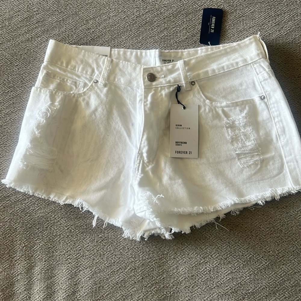New with tags forever 21 white jean shorts size 30